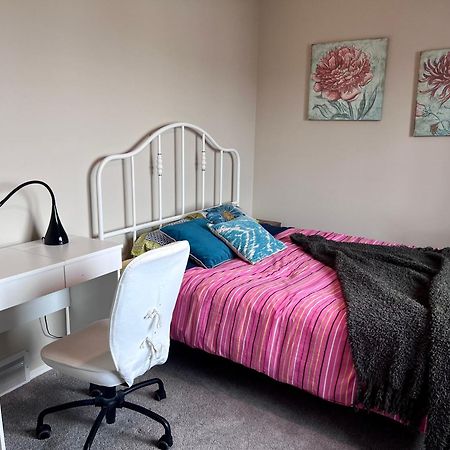 Best Garden House&3 Mins Bus Station Close C-Train&Free Parking Calgary Zewnętrze zdjęcie