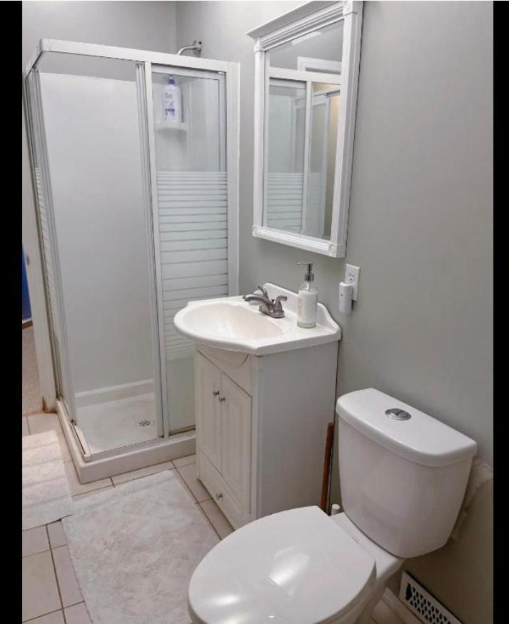 Best Garden House&3 Mins Bus Station Close C-Train&Free Parking Calgary Zewnętrze zdjęcie