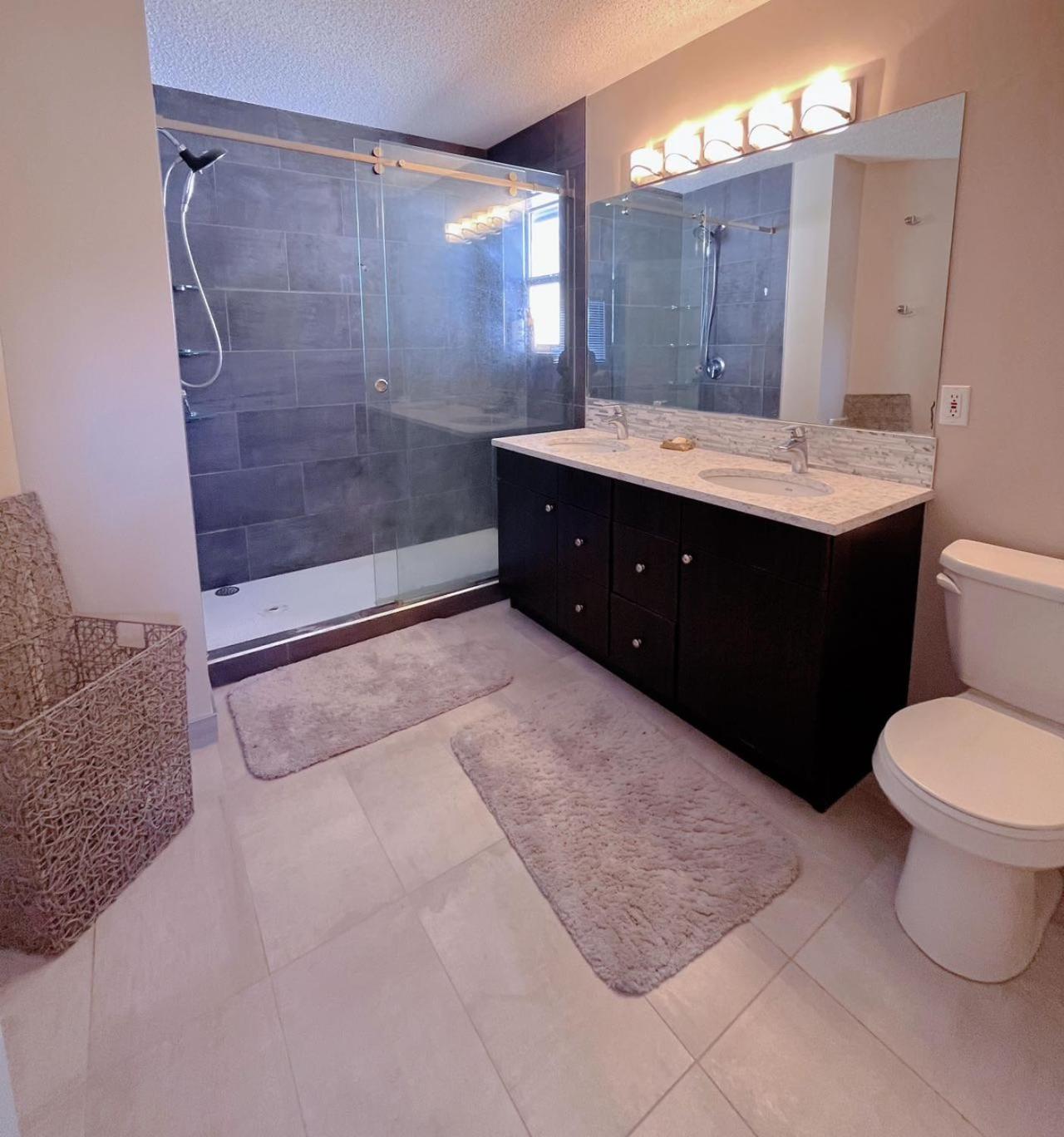Best Garden House&3 Mins Bus Station Close C-Train&Free Parking Calgary Pokój zdjęcie